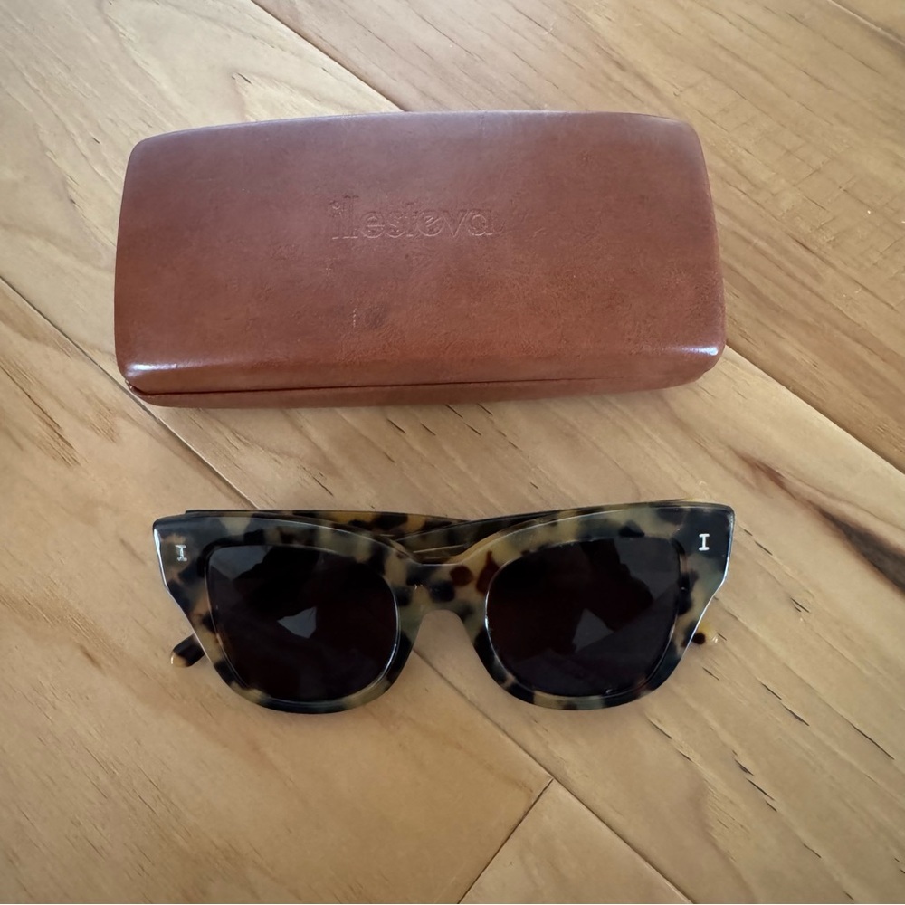 Illesteva New Paltz Sunglasses in Tortoise